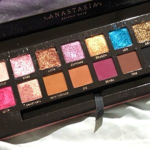 Anastasia Beverly Hill x Amrezy eyeshadow palette